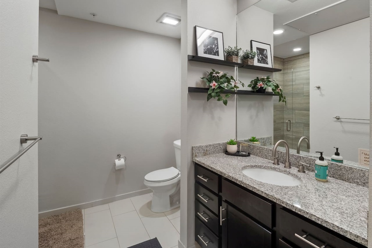 Large bathroom with Walk-in Shower. Towels, Shampoo, Conditioner, Body Soap, Dryer