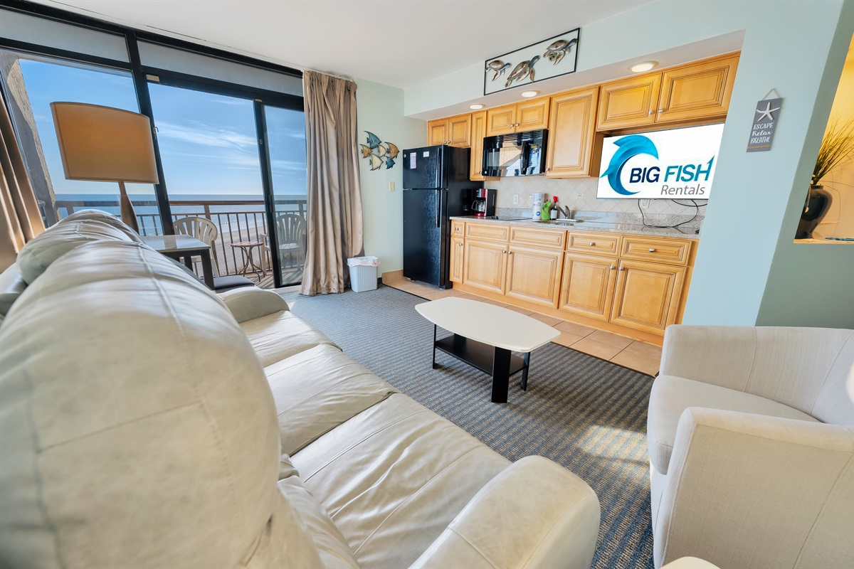 Living Room with Stunning Views🌊☀️