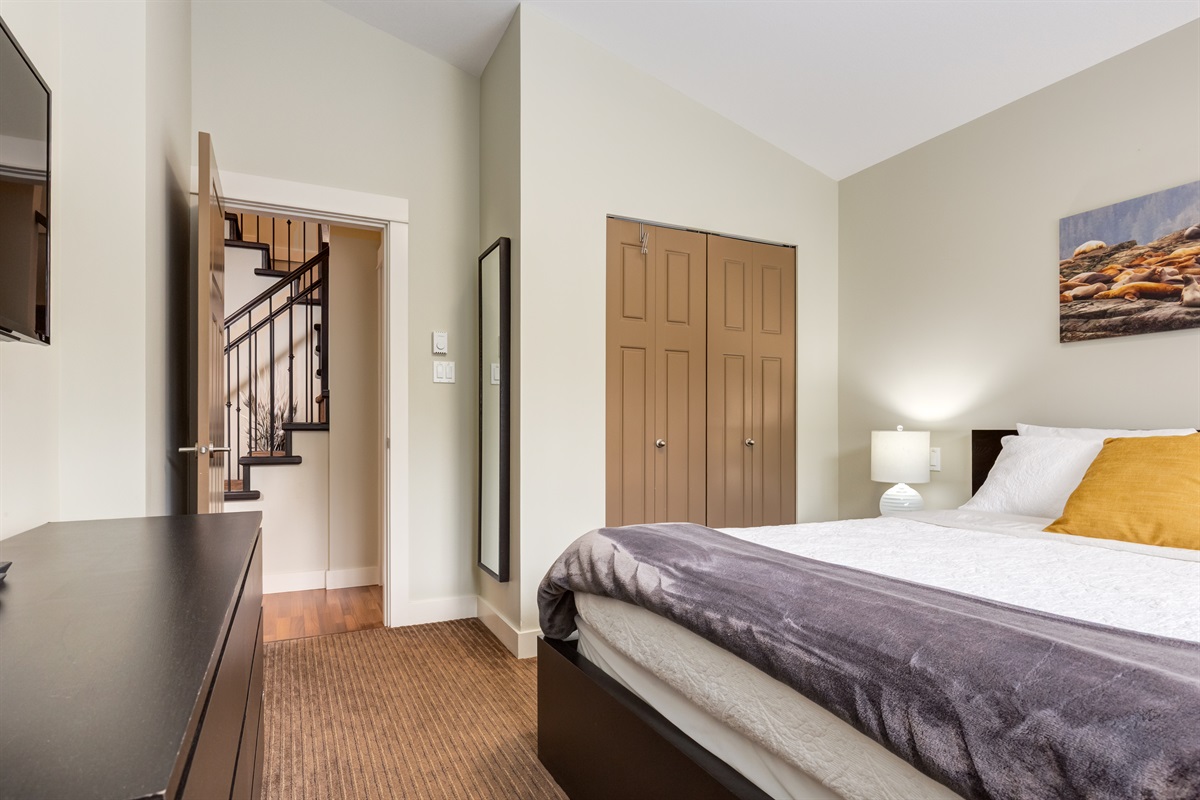 Cozy comfort with a seaside touch.