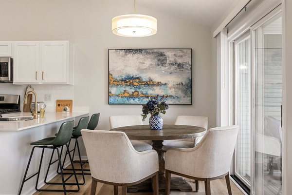 Modern Luxury Condo | Walk to Notre Dame | 2BR/2BA | Parking, photo 15