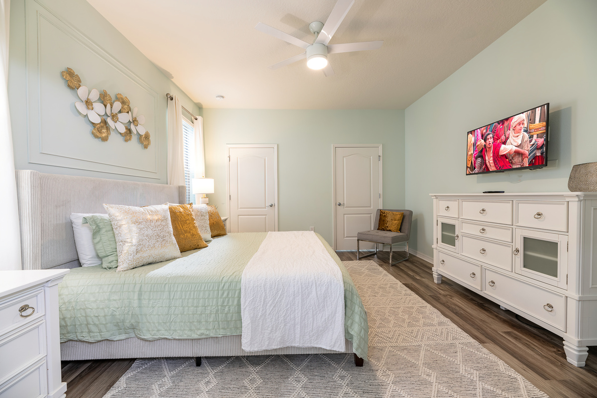 Master Suite 1 with King