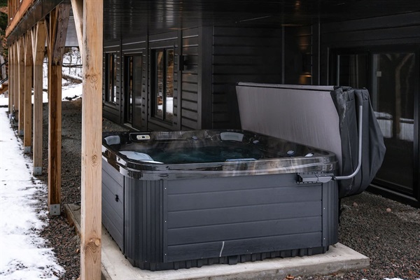 Hot Tub outside basement bedroom 3