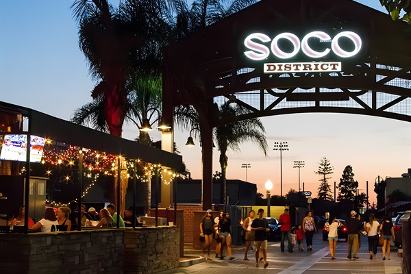 Walking distance to restaurants and shops