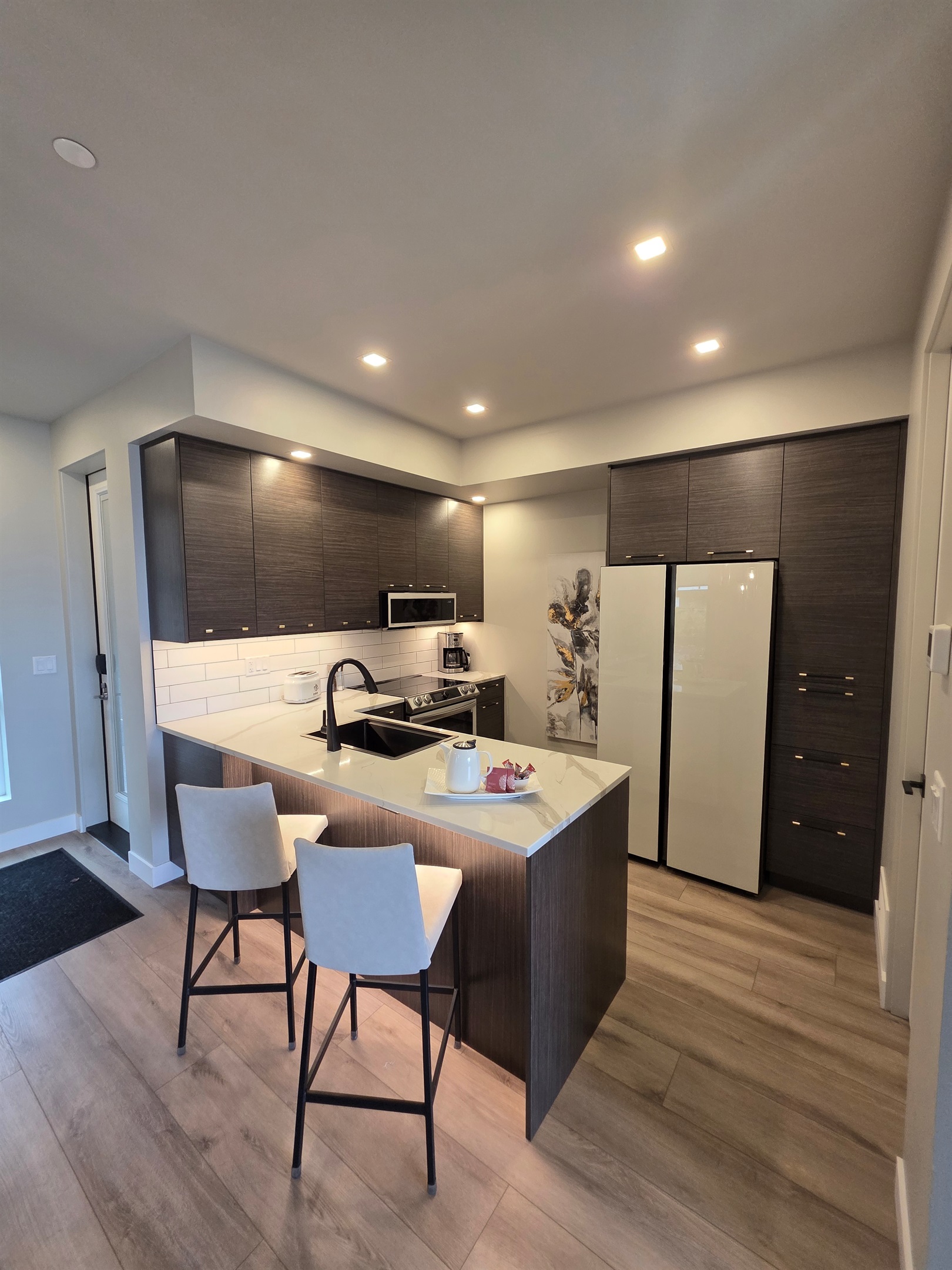 Chef's Kitchen. Higher end appliances and dishware. Bar seating.