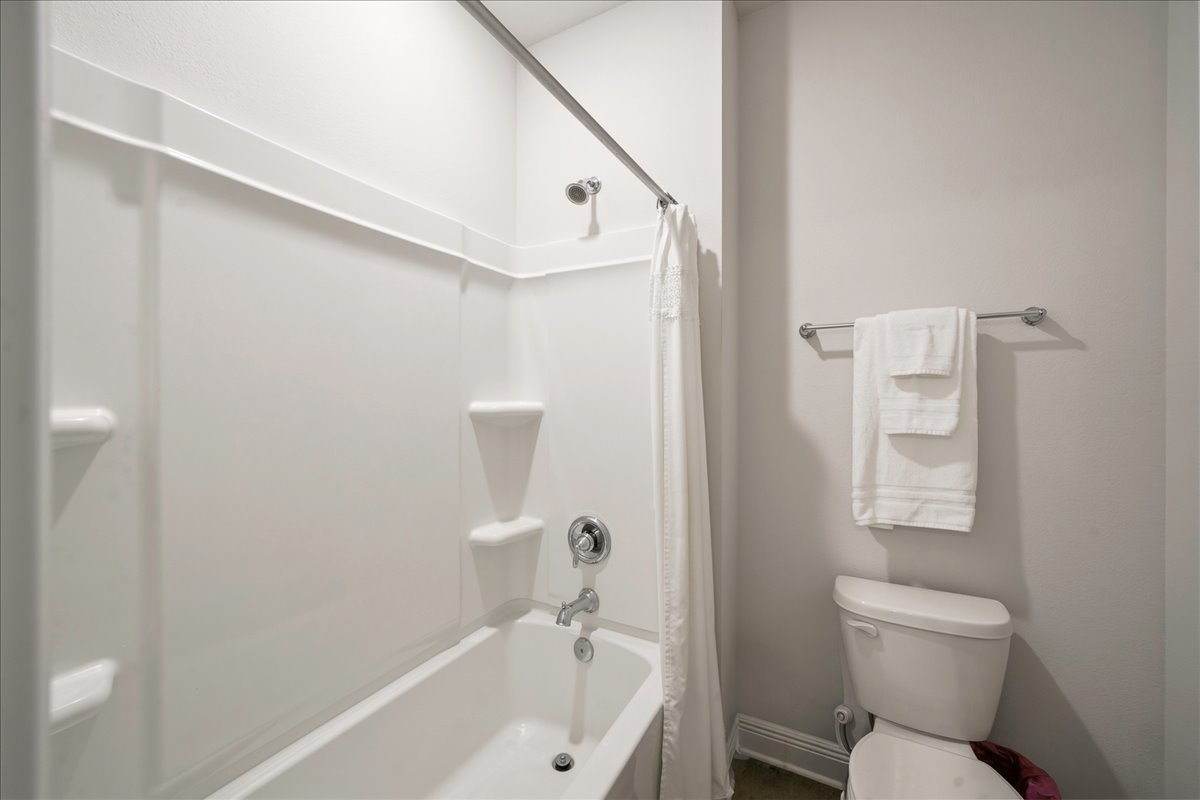 Bathroom 3 tub/shower combo 