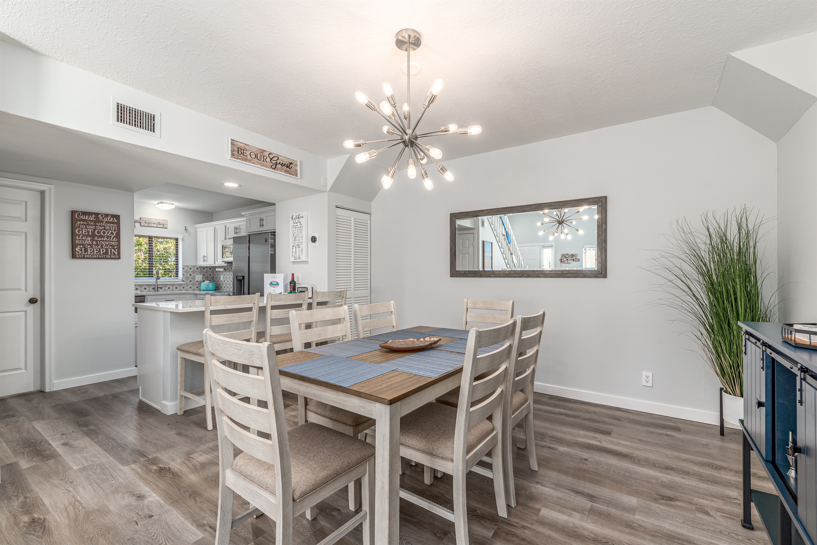 JupRent's -Paradise on the Park - 3bed/3bath - Prime Location near Everything! 4