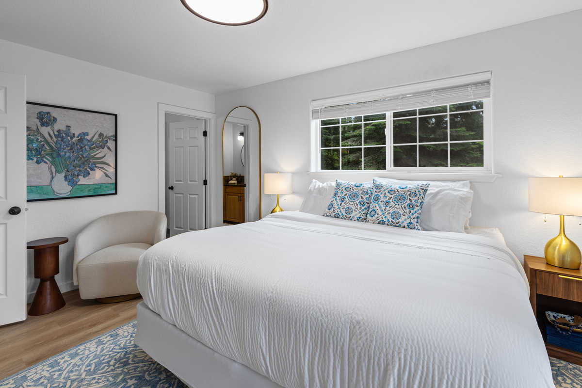 Hawks Nest Primary Bedroom with King Bed and en-suite bathroom with tub shower combo
