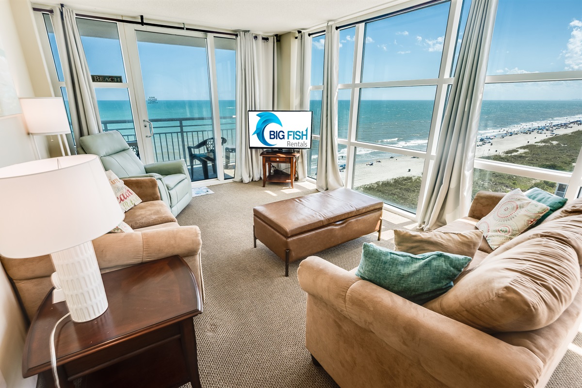Amazing Living Room with Stunning Views🌊☀️