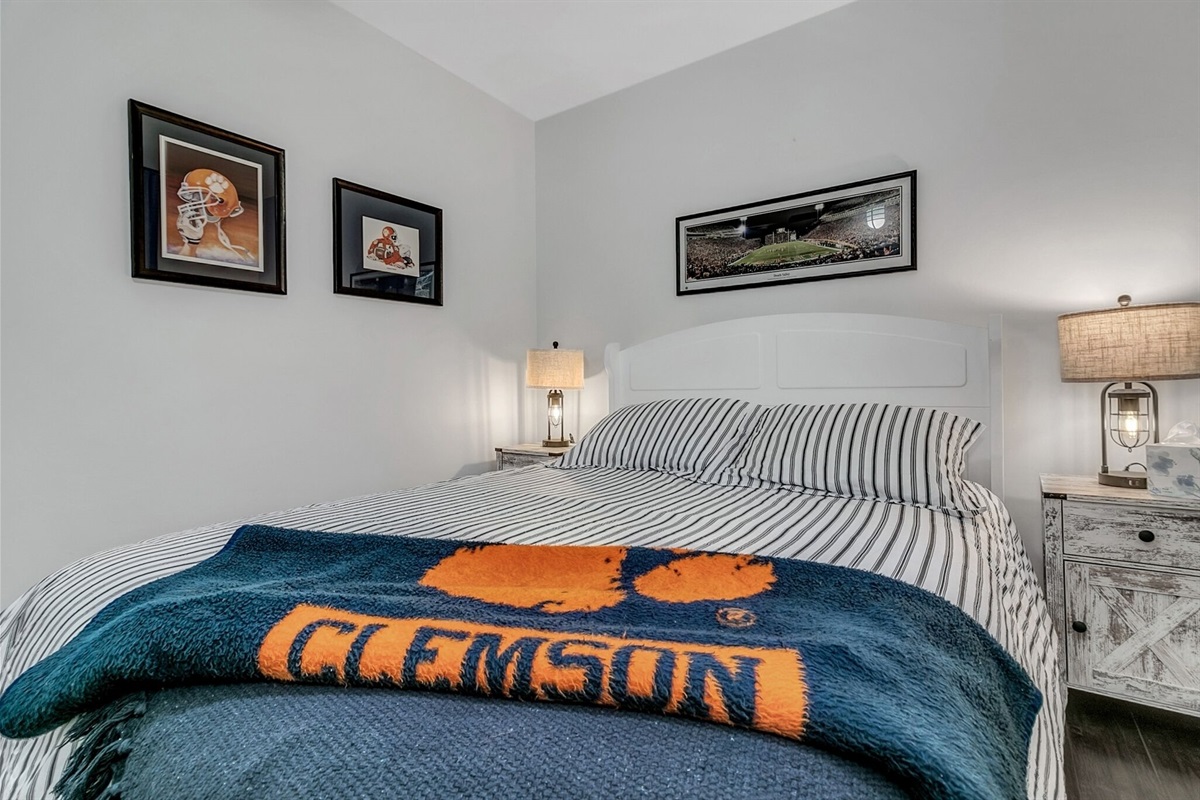 Third Bedroom - Queen