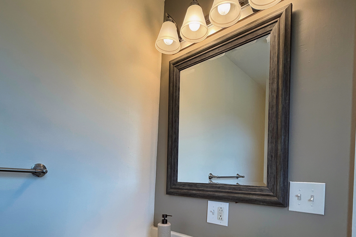 ensuite bathroom w/ shower 2nd floor