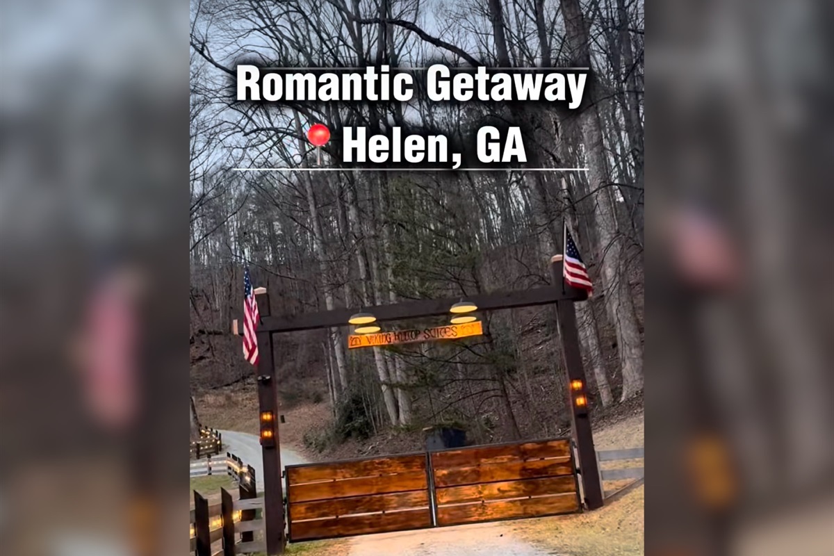 Viking Luxury Rentals Main Entrance Gate