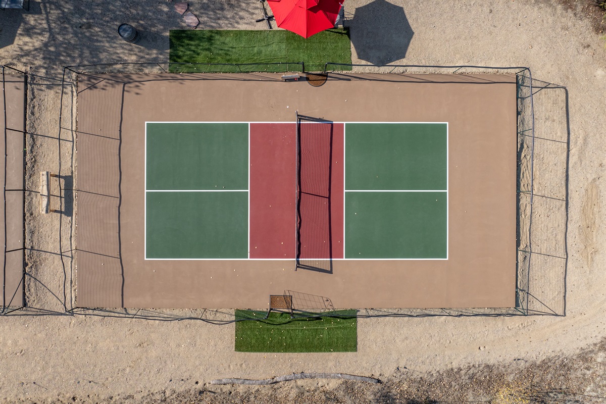 Play pickleball on your own private state-of-the-art courts at Casa DeVine!