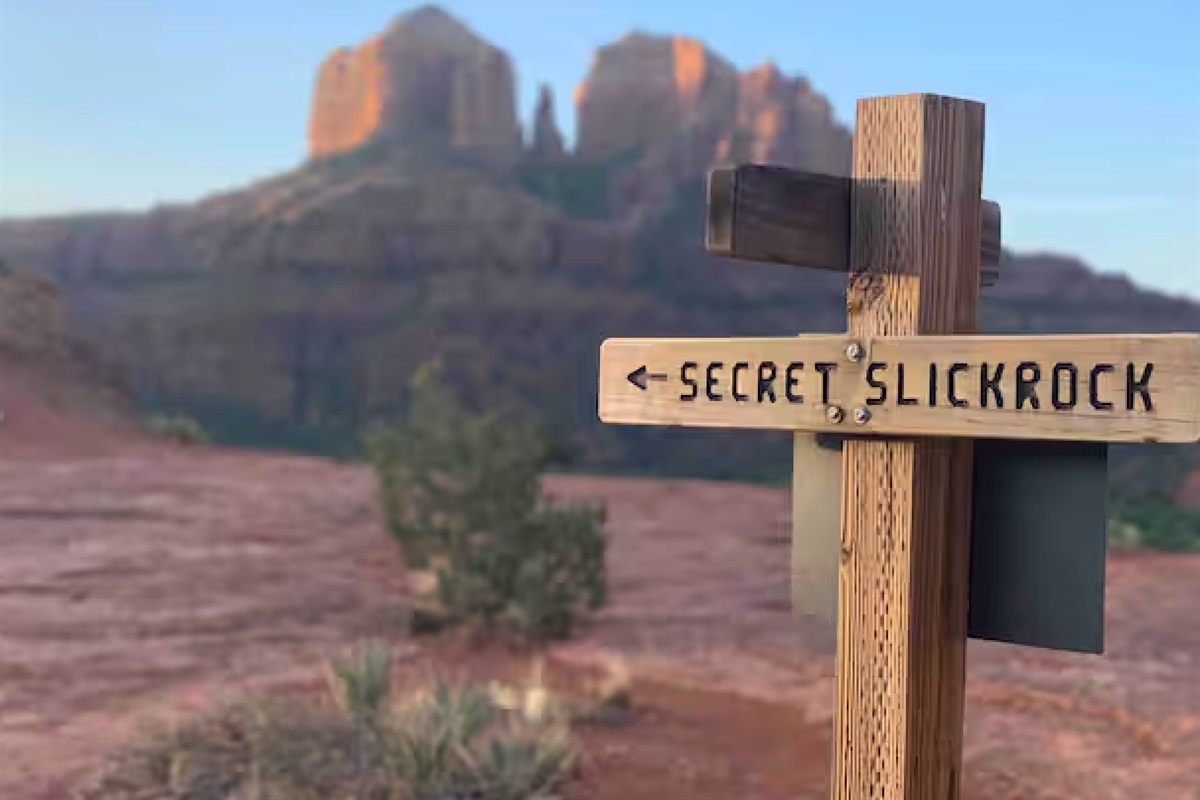 Located just down the street from the iconic Secret Slickrock Trail, offering easy access to expansive slickrock views, red rock scenery, and unforgettable Sedona sunsets.