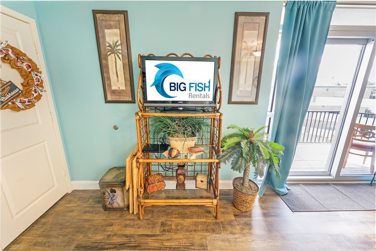 Large Living Room, Beautifully Decorated