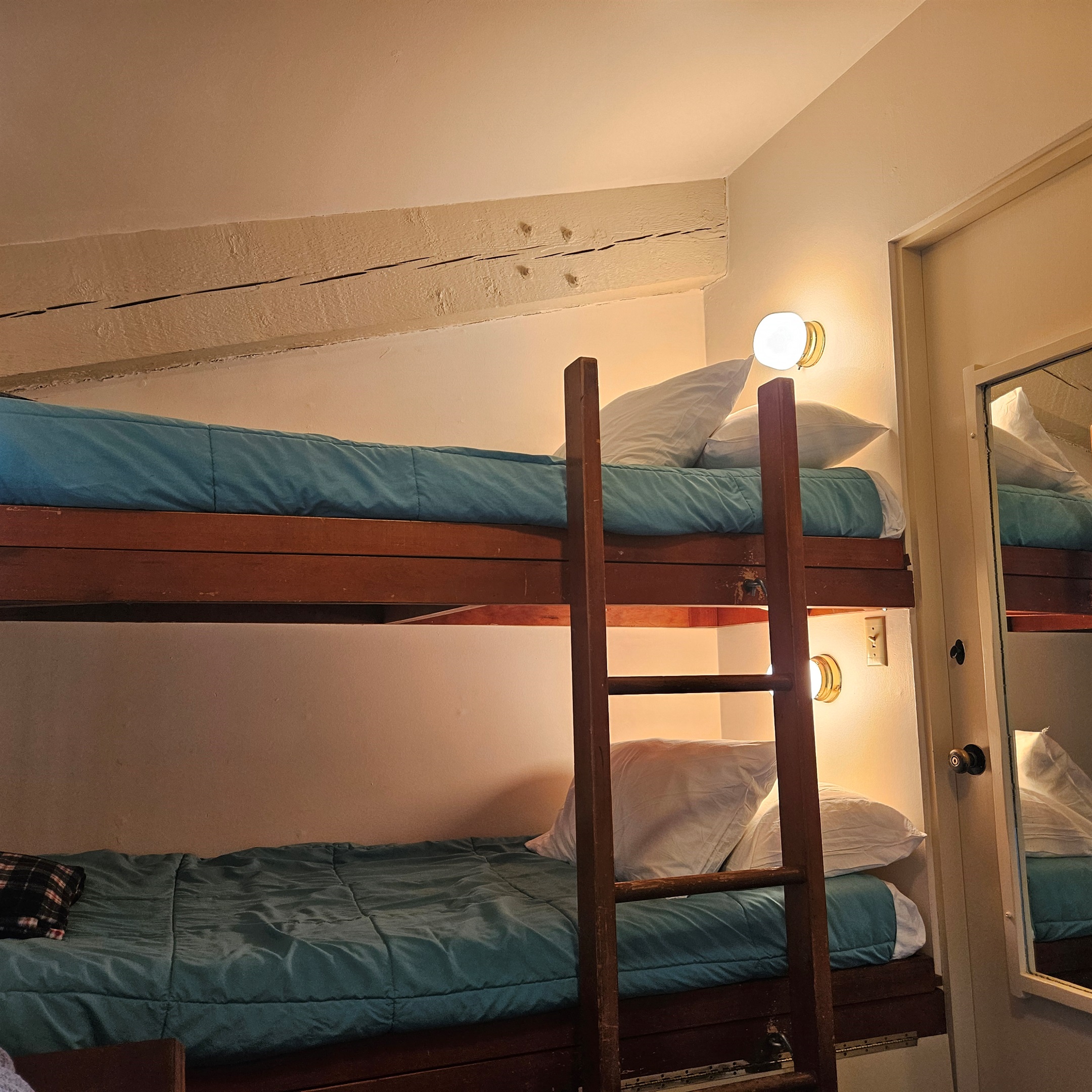 Bedroom: Twin bunkbeds.