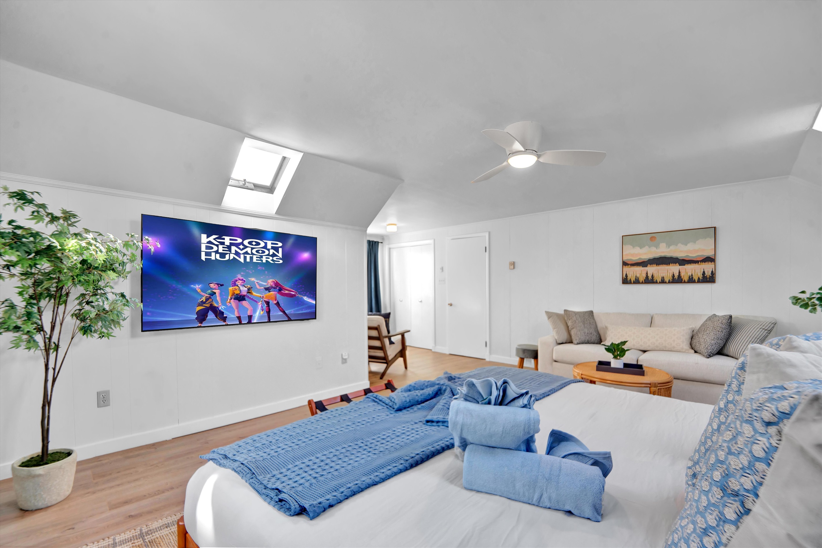 Spacious upper suite — sunlight, calm, and perfect mornings.