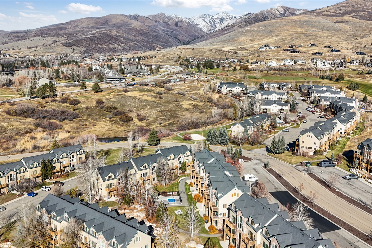 A stunning look at the surrounding area—wide open views that define your mountain getaway.