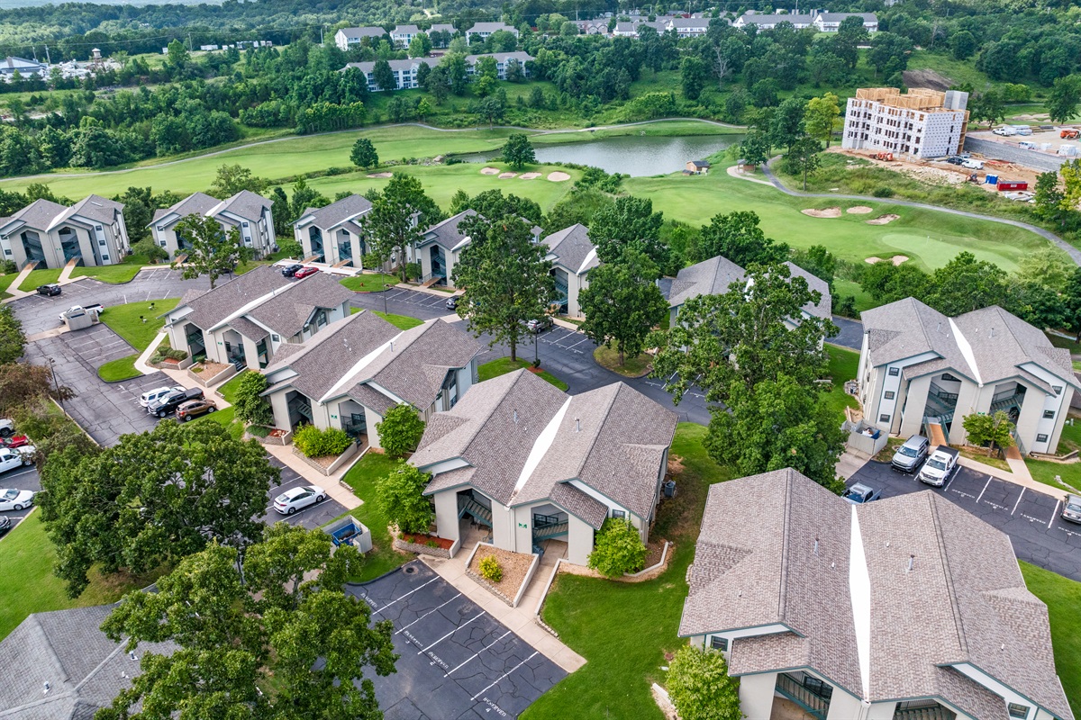 Set in the peaceful Thousand Hills golf community, yet only minutes from Branson’s attractions.