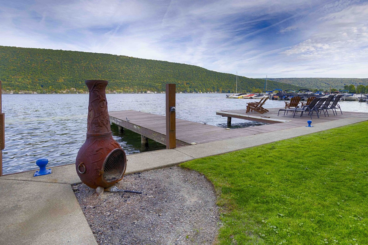 Relax in style with our premium comfortable chairs, designed for ultimate comfort and tranquility. Perfectly positioned to offer a breathtaking view of the lake, these chairs provide the ideal spot to unwind, whether you're enjoying a morning coffee 