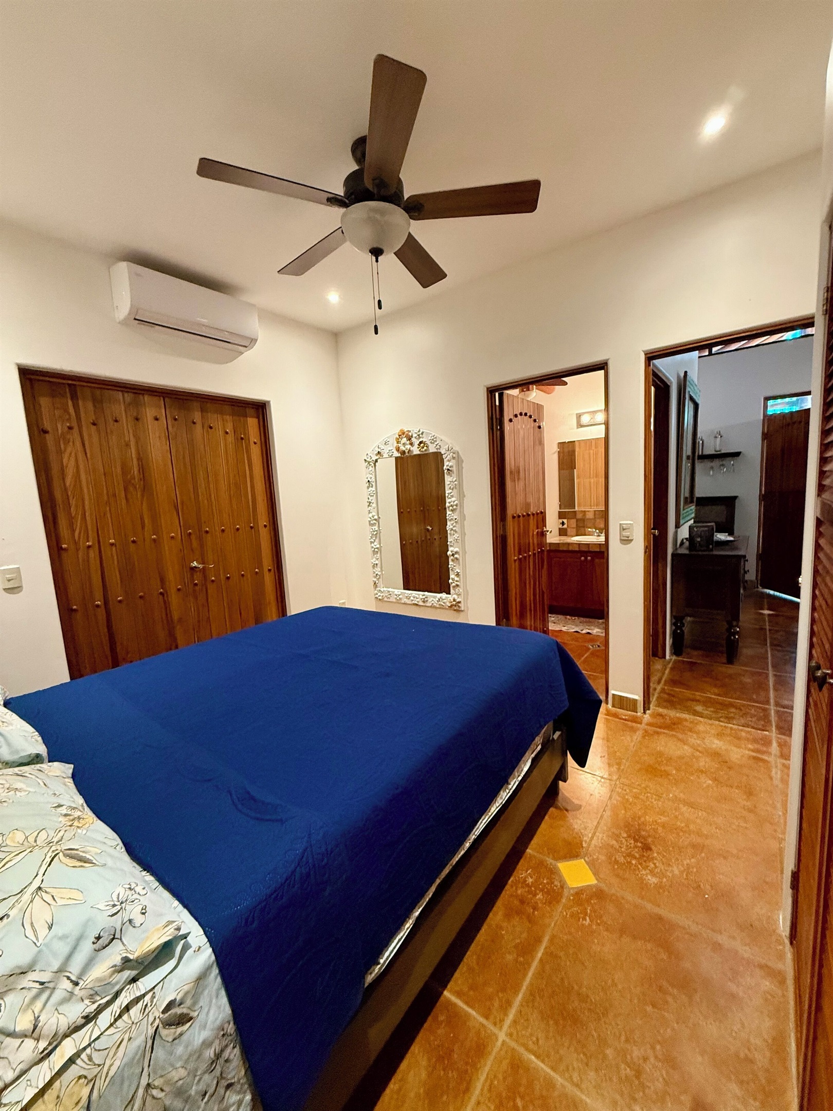 Bedroom 2- queen bed and en suite bathroom