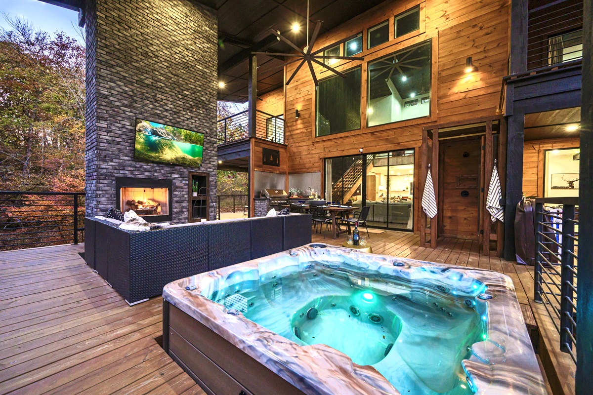 Your private outdoor oasis—soak in the hot tub, lounge by the fireplace, and enjoy luxury cabin living in Broken Bow.
