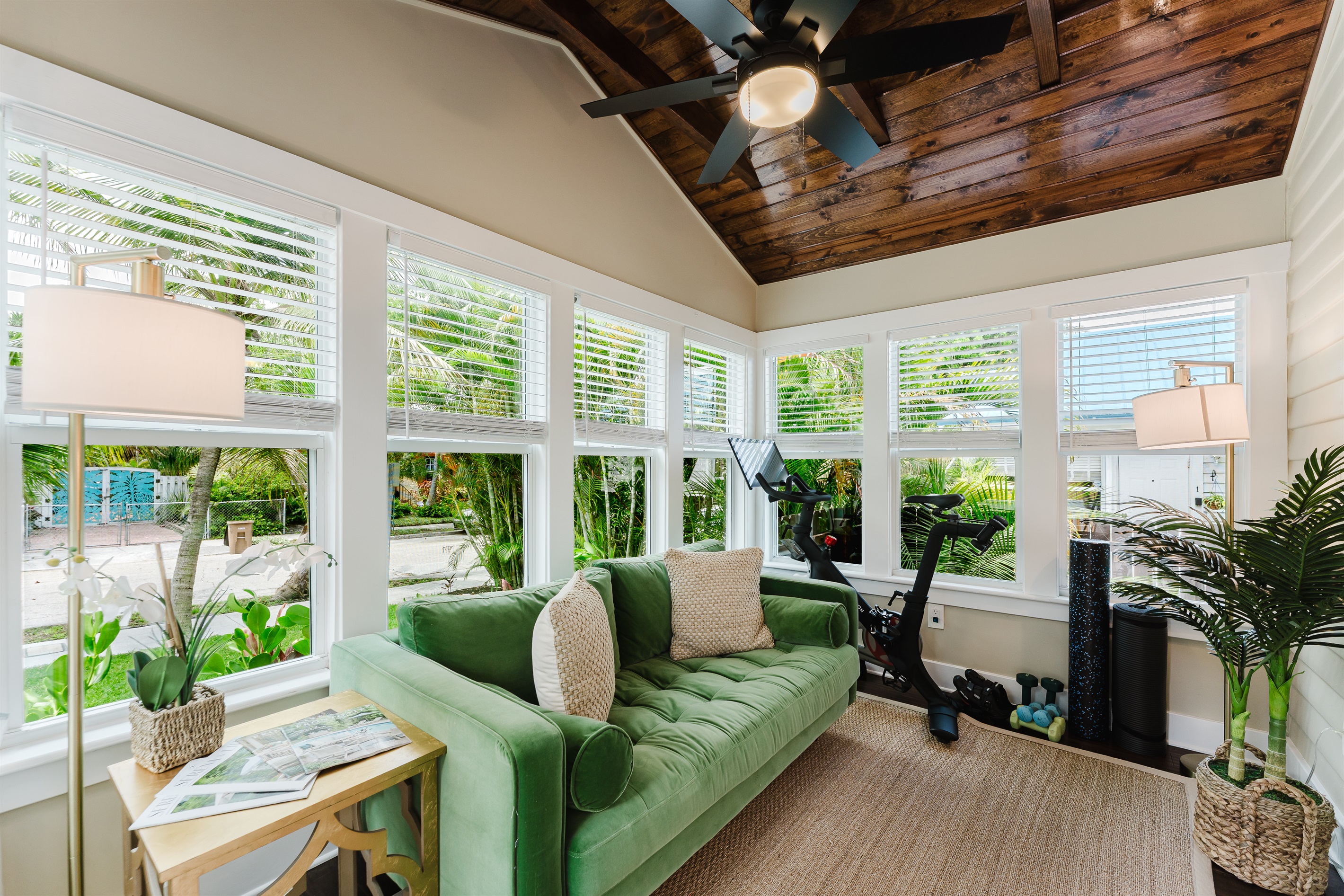 Coral Cove Hideaway | Guest House & Heated Pool! 5
