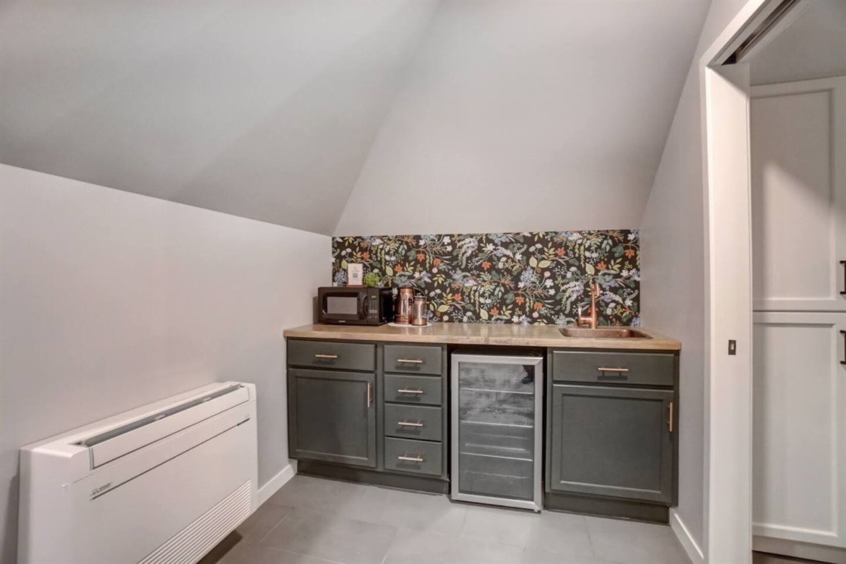 Bedroom 5 (Queen)
