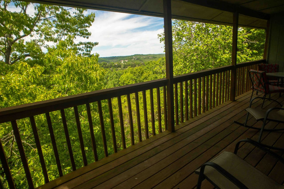 Amazing, private balcony overlooking the Ozark valley. You can hear the steam train whistle from Silver Dollar City. 