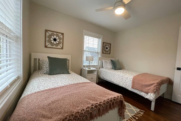 Bedroom with two twin-size beds