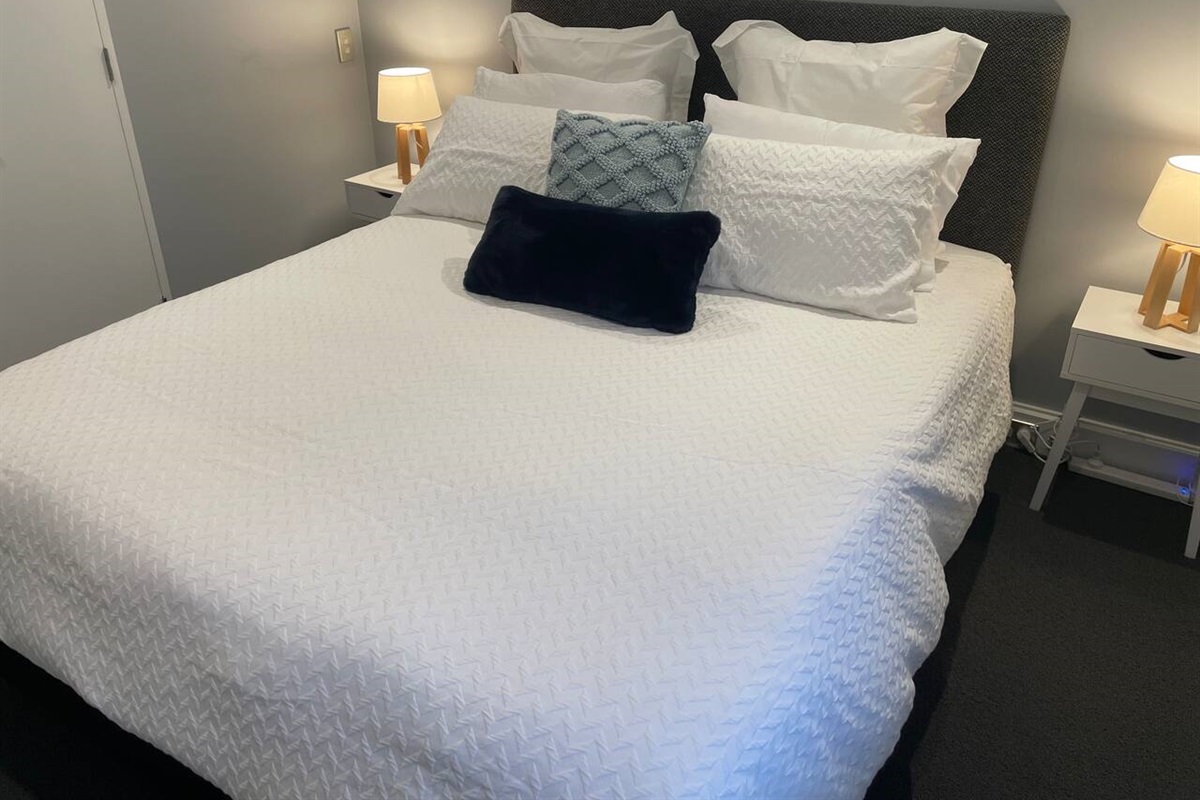 King bed with electric blanket