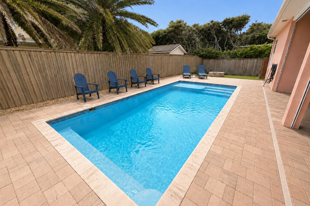 Bench on one side of the pool, Shamu shelf and steps on the other