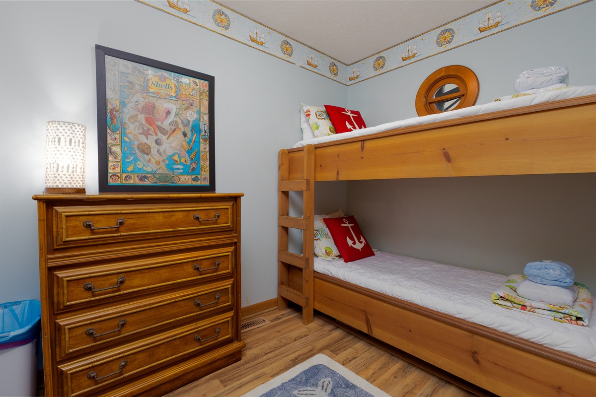 Kid's bunk bedroom