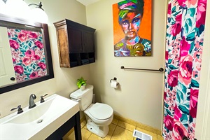 Refresh and Relax 🌼🚿 – Our full bathroom is stocked with essentials, ensuring a rejuvenating experience after a day of adventures.