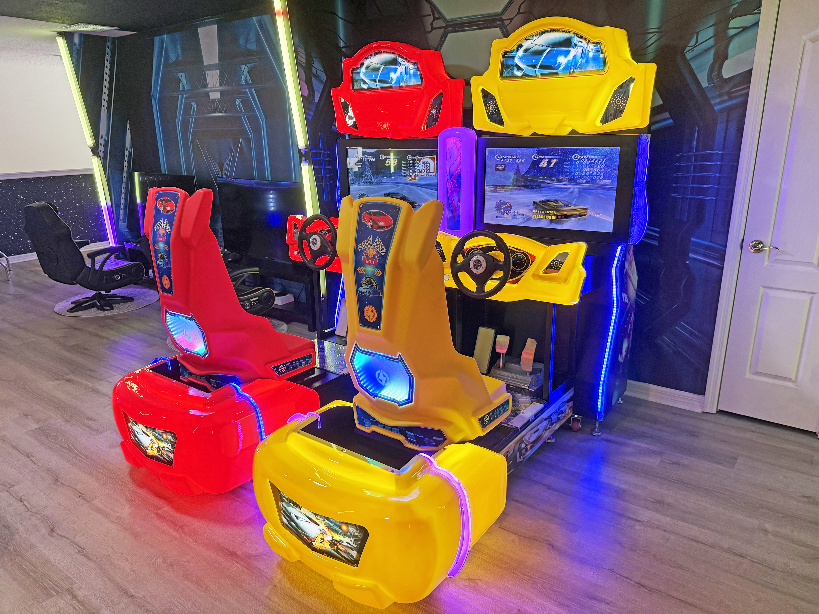 Star Wars Theme ARCADE Game Room-Play Outrun Race Cars (FREE To Play!)