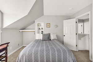 Bedroom 2 with Queen bed