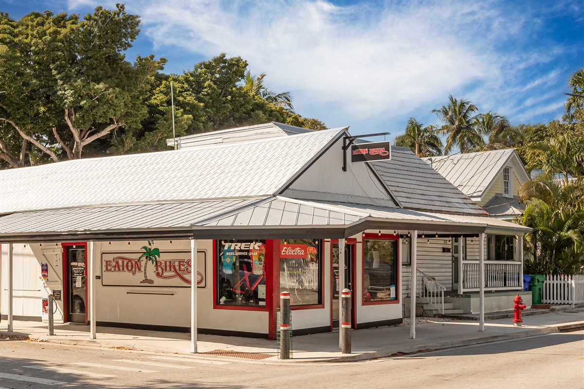 Local Adventure Hub: Rent bikes and explore scenic Key West right from your doorstep!