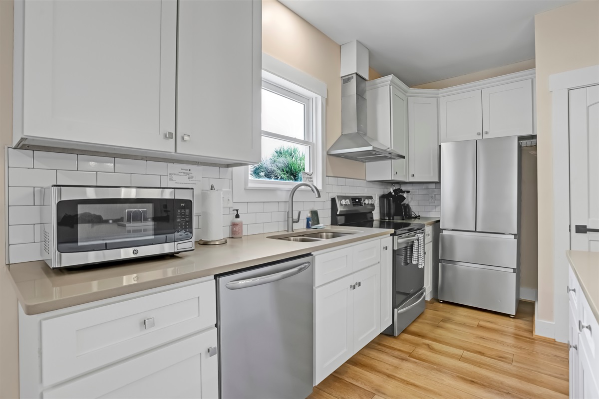 Whether you're meal prepping or hosting, this oversized island and sunny kitchen make it a joy to spend time in.