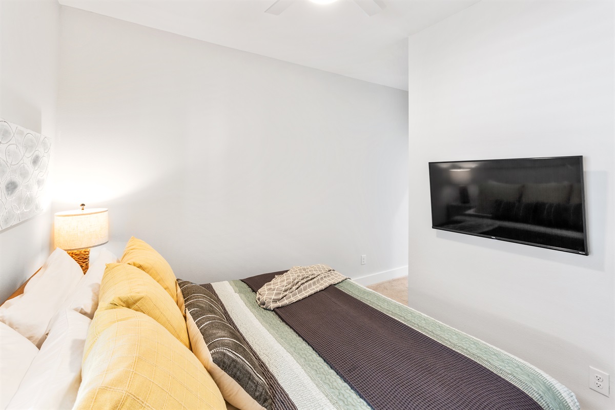 Roku TV and king bed!