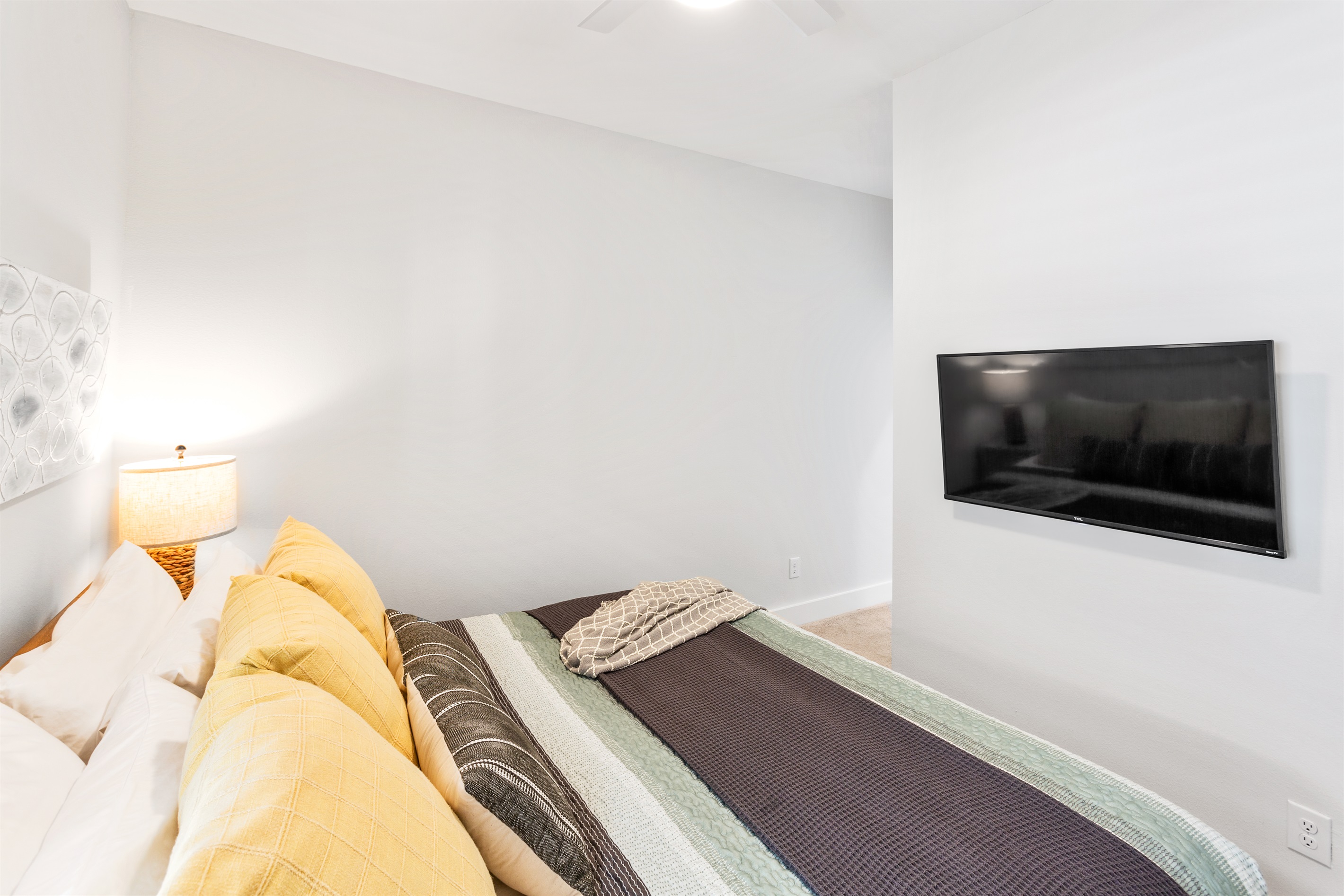 Roku TV and king bed!