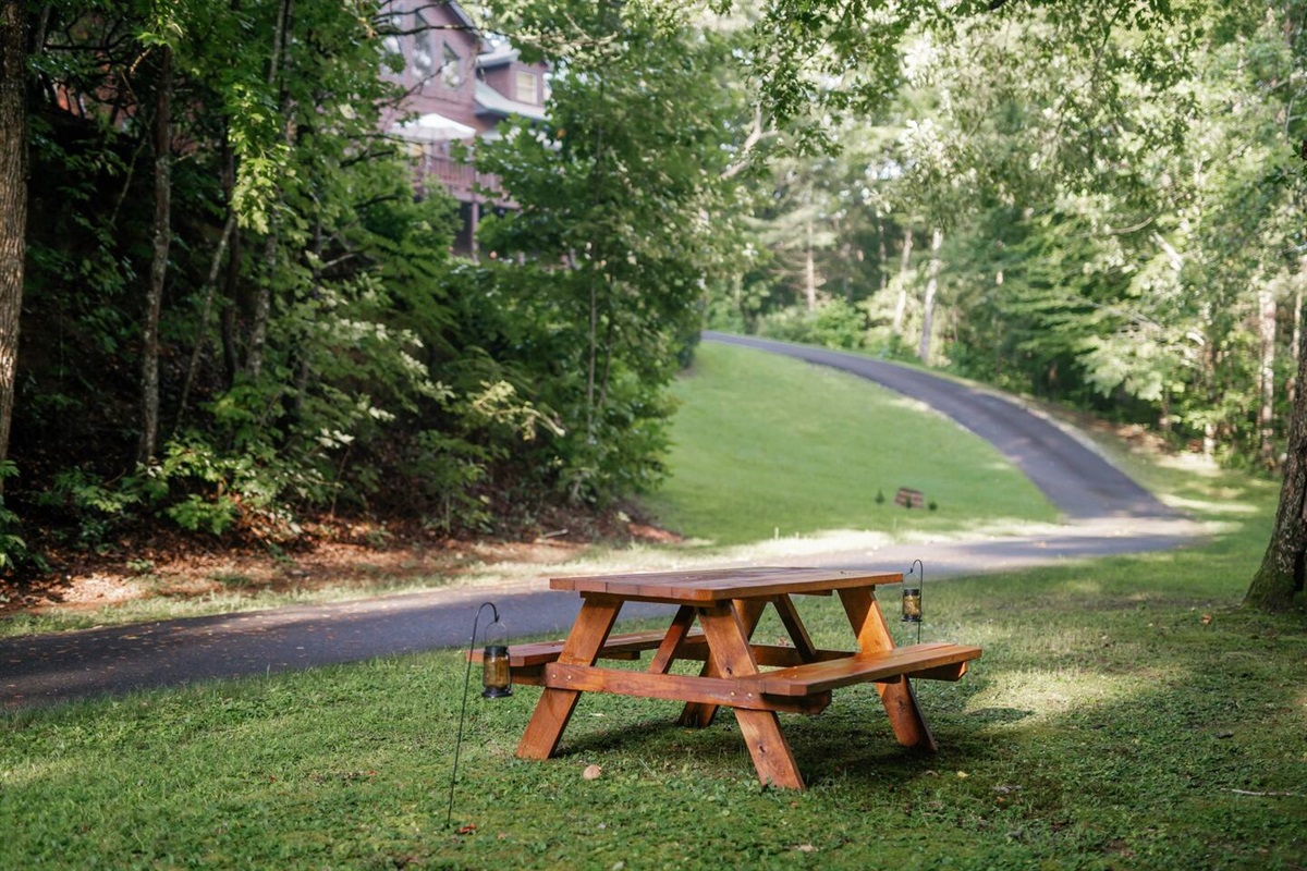 Large front yard to play games and have a picnic. 