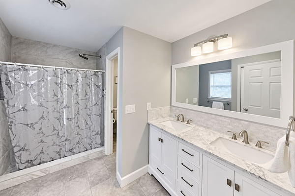 Master Bathroom: Elegant double vanities and stylish décor for your morning routine bliss!