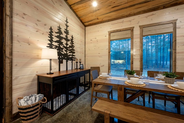 Bring the dogs! Two kennels are on site