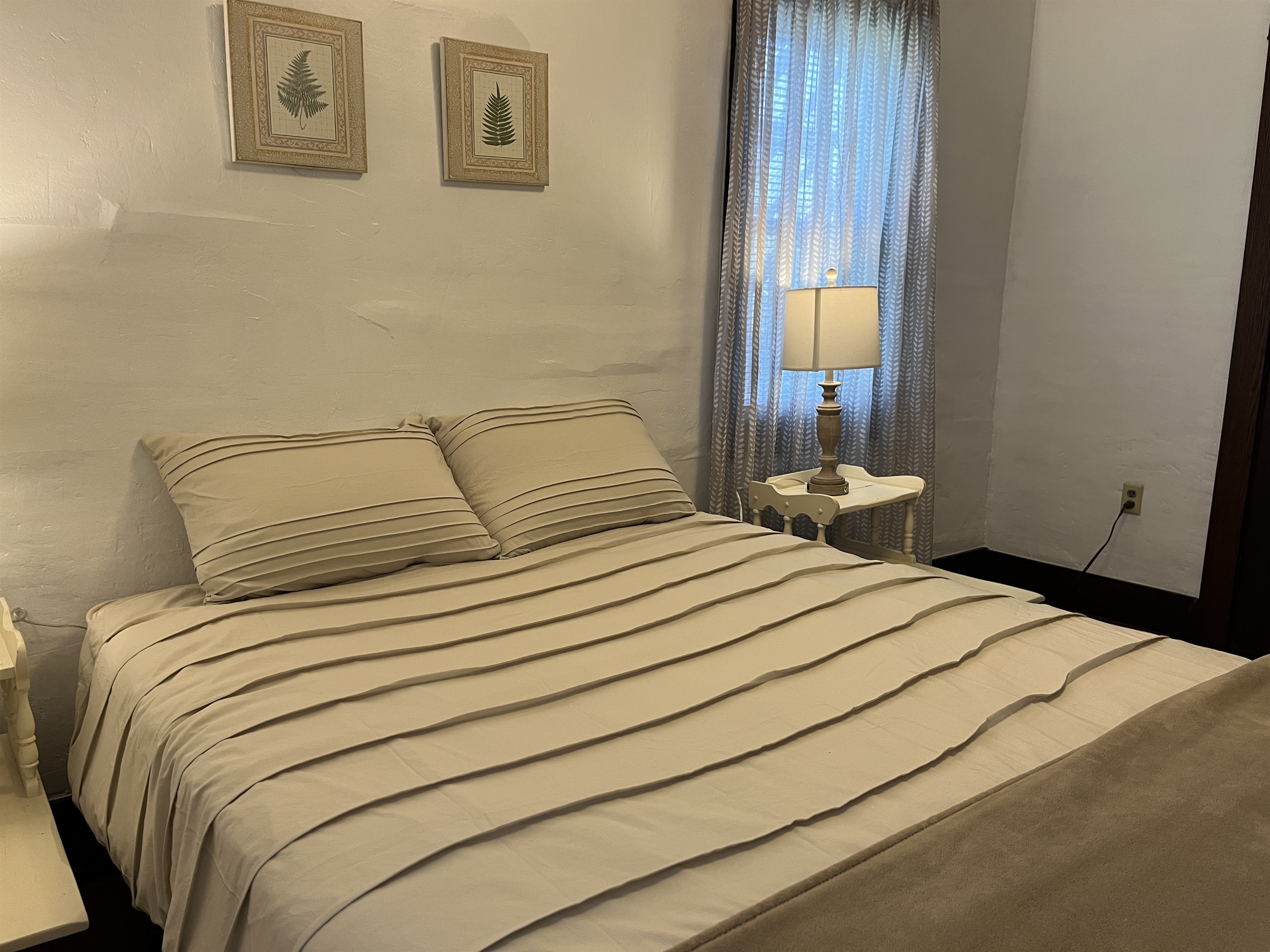 Queen bedroom #2