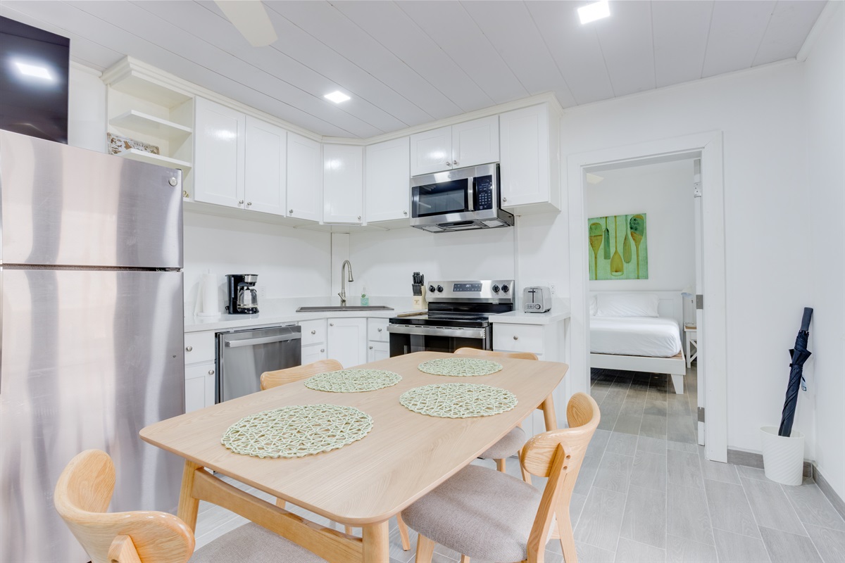 Kitchen and dinnig area