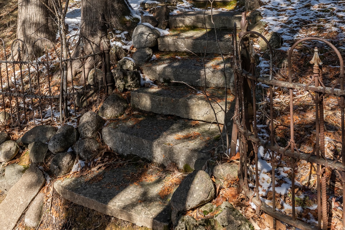 Steps down to the water. 
