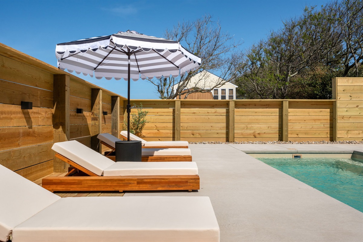 Pool Loungers w/Umbrella