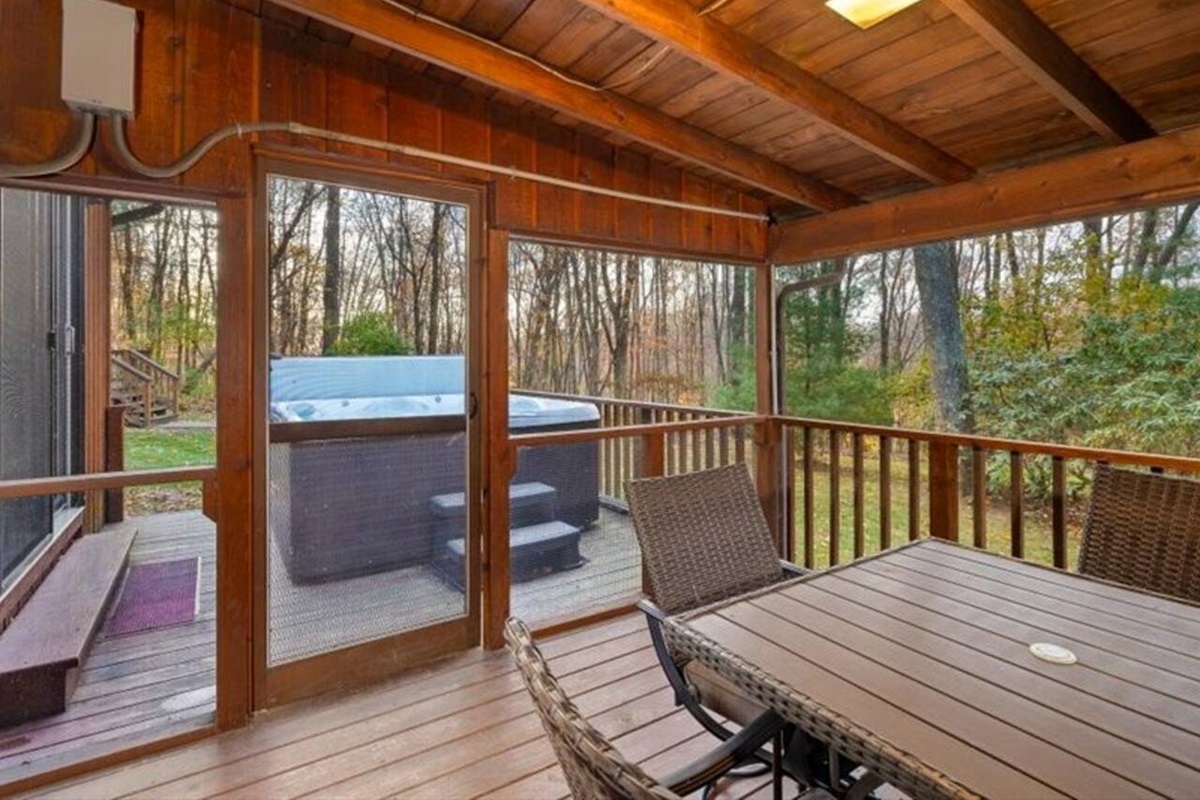 Screened in Porch