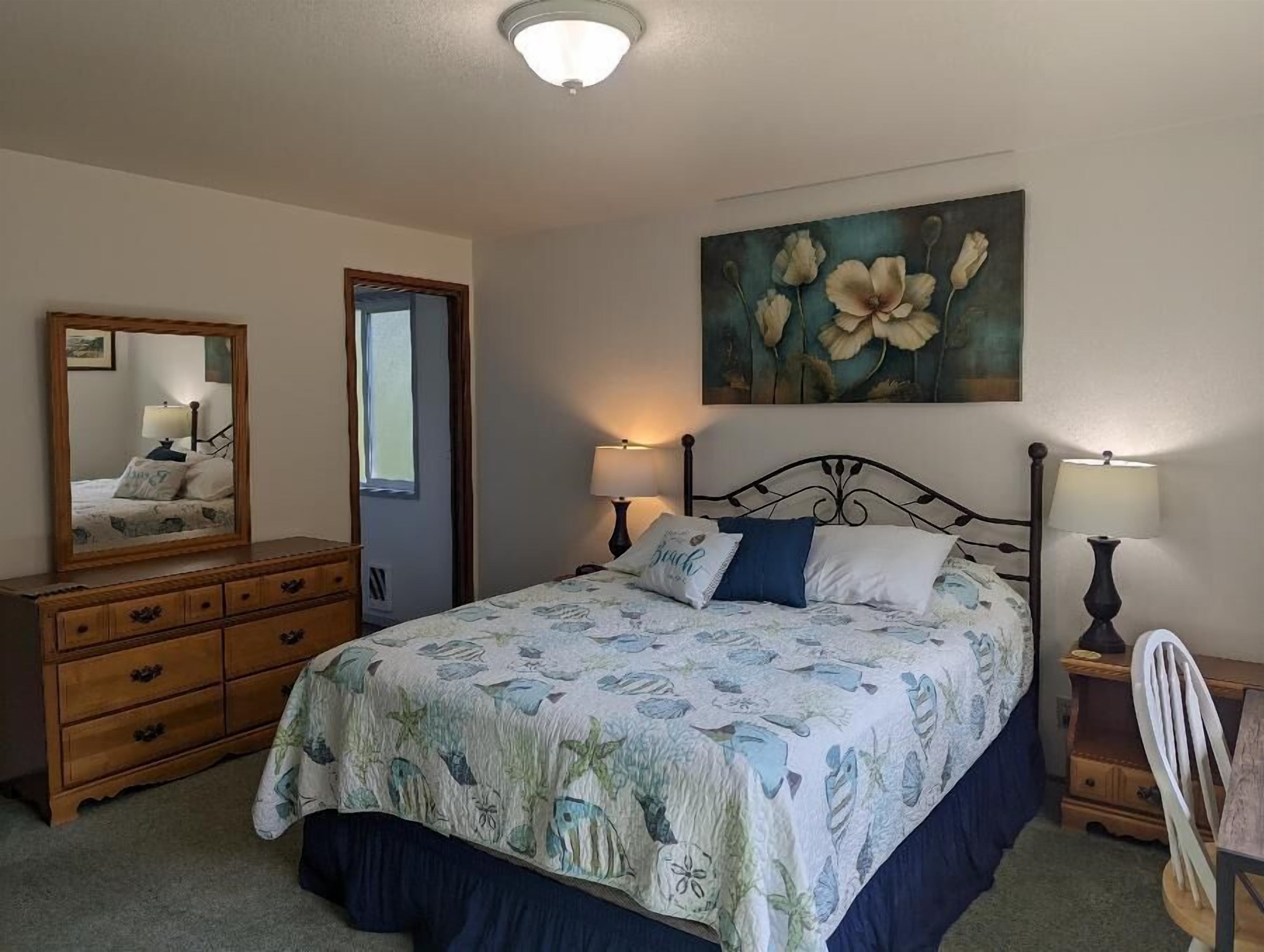 queen bedroom with ensuite