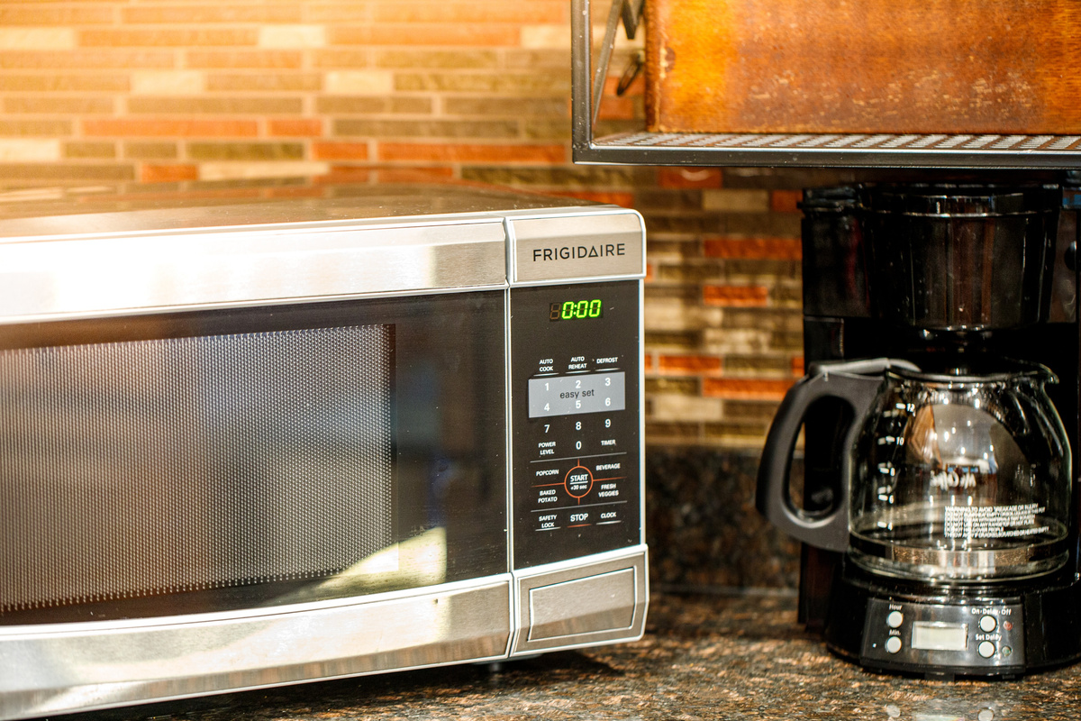 Microwave and coffee (Keurig and standard coffee makers available)