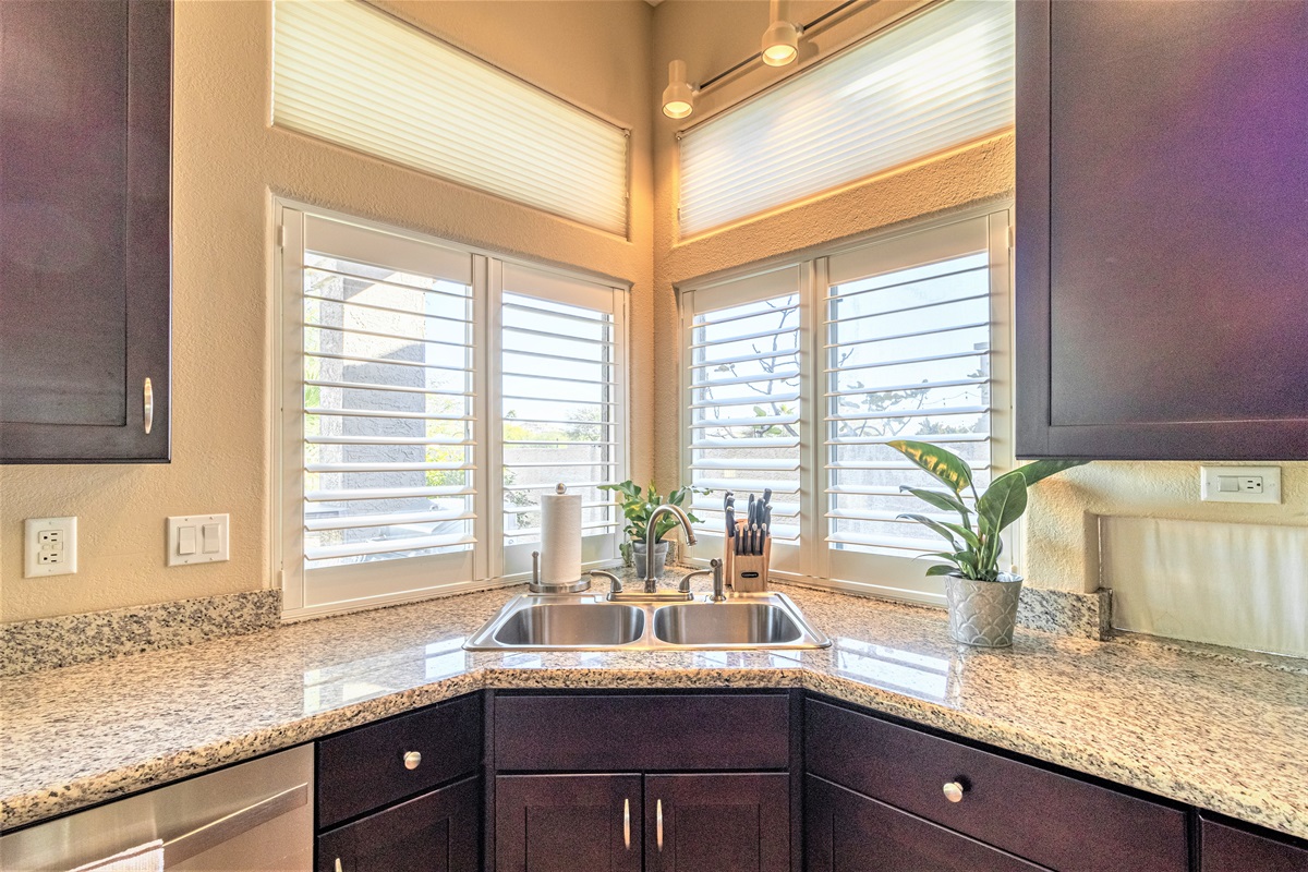 Foothills Golf Club 16th green from the kitchen sink
